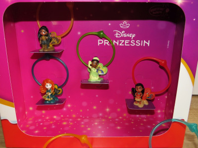 DisneyPrinzessinnen-Diorama-Figuren-1.jpg