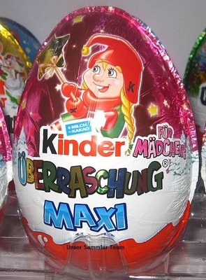 maxi-ei-maedchen-weihnachten2017-ferrero-dcsuperherogirls-7.jpg